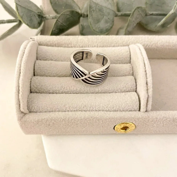 925 Sterling Silver Geometric Wave Ring Minimalist Ring Dainty Boho Ring - Picture 3 of 5